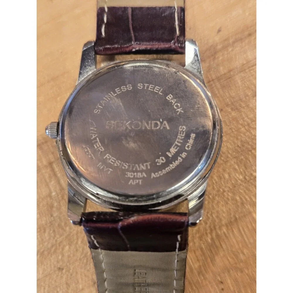 Sekonda 3018A Analog Men's Watch with Leather Strap and Date. New Battery